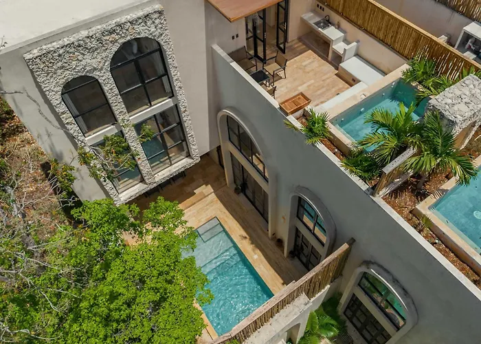 Luxury 4 Bedroom With Private Rooftop Pool