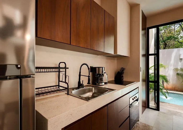 Luxury 4 Bedroom With Private Rooftop Pool
