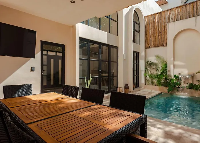 Luxury 4 Bedroom With Private Rooftop Pool *
