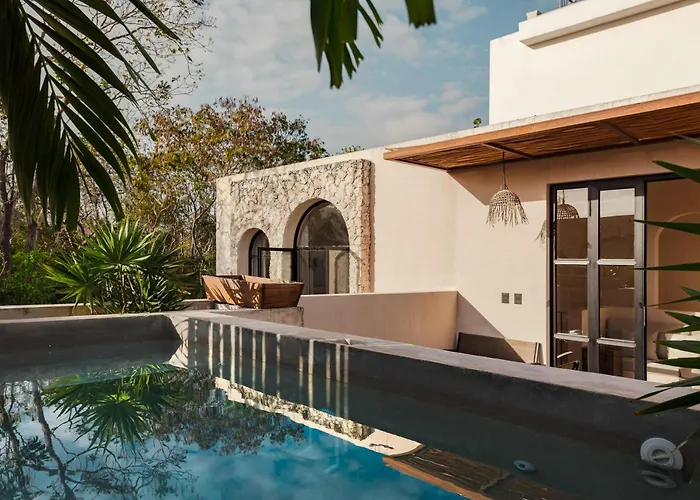 Luxury 4 Bedroom With Private Rooftop Pool *