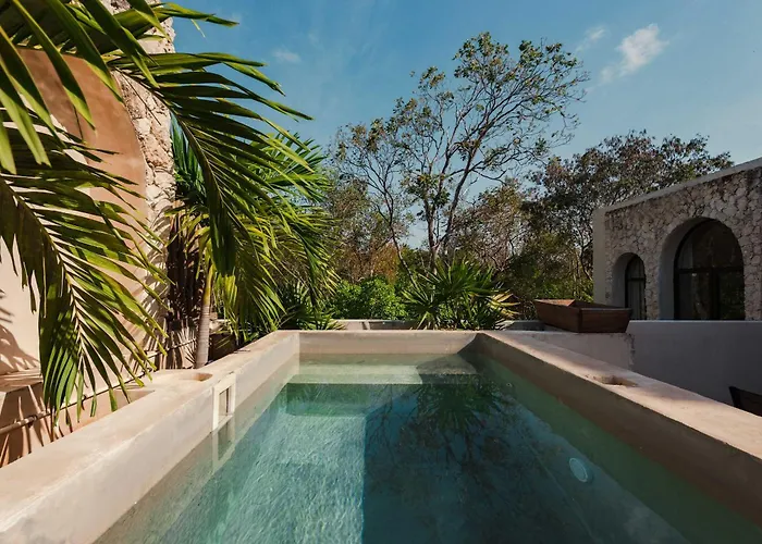 Luxury 4 Bedroom With Private Rooftop Pool *