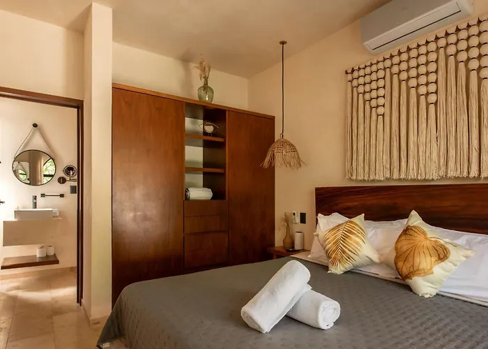 Luxury 4 Bedroom With Private Rooftop Pool