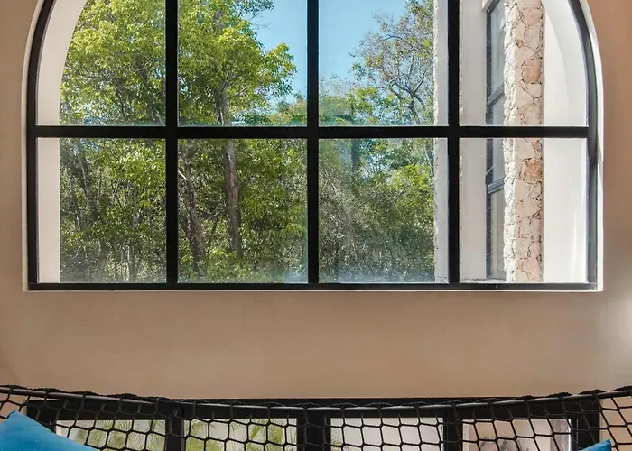 Luxury 4 Bedroom With Private Rooftop Pool